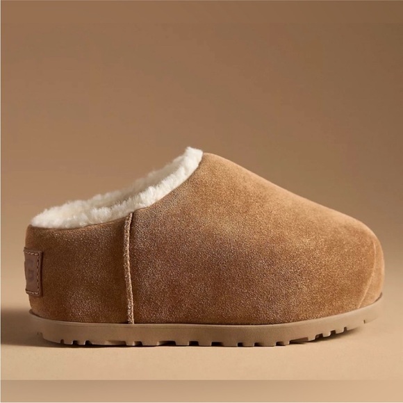 UGG Shoes - Ugg Pumped Slides Chestnut Size 8 Like New!